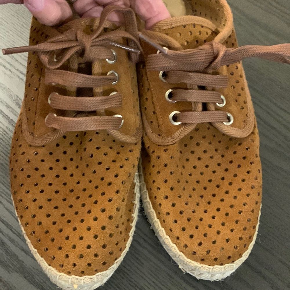 Carman Saiz Size 39 made in Spain 8.5 like new leather upper